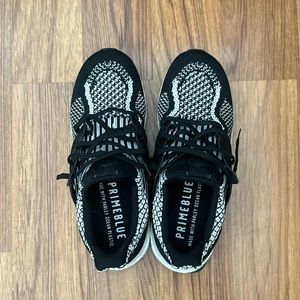 Black and white Superboost